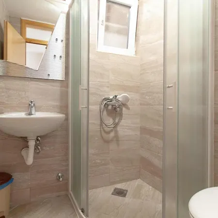 بيت ضيافة Raguz Sa Privatnom Plazom I Garazom نيوم