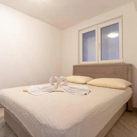 Raguz Sa Privatnom Plazom I Garazom Penzion