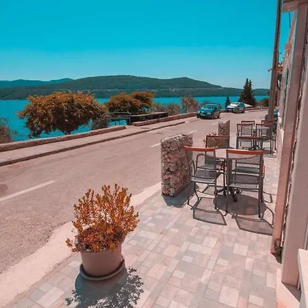 Pensjonat Raguz Sa Privatnom Plazom I Garazom Neum