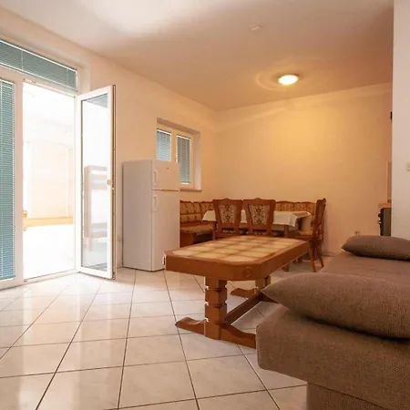 Raguz Sa Privatnom Plazom I Garazom Neum
