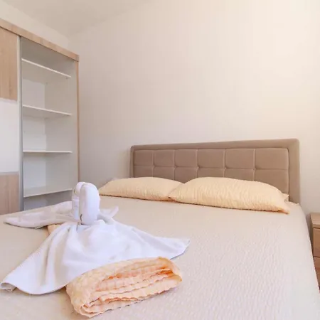 Raguz Sa Privatnom Plazom I Garazom Pensjonat Neum