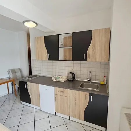 Raguz Sa Privatnom Plazom I Garazom Pensjonat