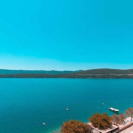 Pensjonat Raguz Sa Privatnom Plazom I Garazom
