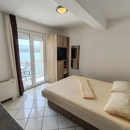 Pensjonat Raguz Sa Privatnom Plazom I Garazom Neum