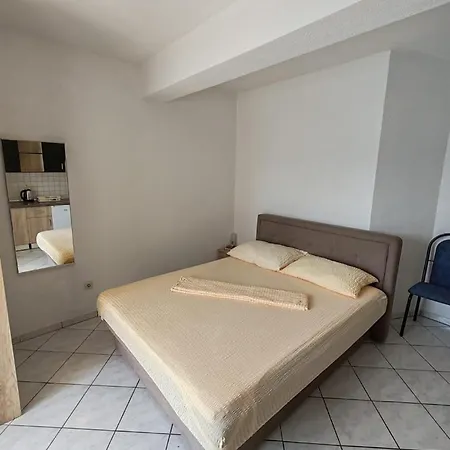 Raguz Sa Privatnom Plazom I Garazom Neum