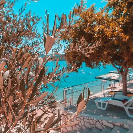 Raguz Sa Privatnom Plazom I Garazom Neum