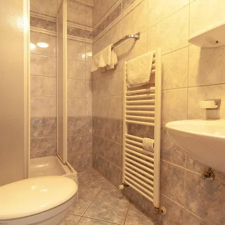 Penzion Raguz Sa Privatnom Plazom I Garazom