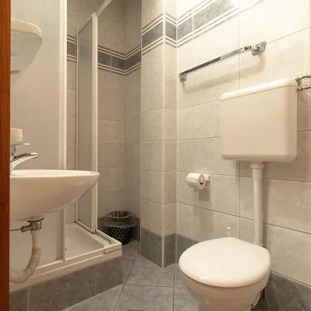 Pensjonat Raguz Sa Privatnom Plazom I Garazom Neum