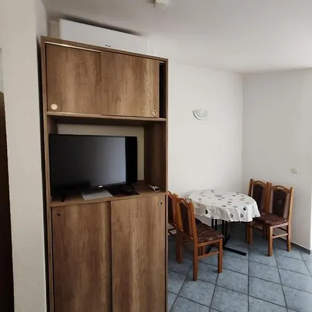 Raguz Sa Privatnom Plazom I Garazom Pensjonat