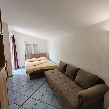 Raguz Sa Privatnom Plazom I Garazom Pensjonat