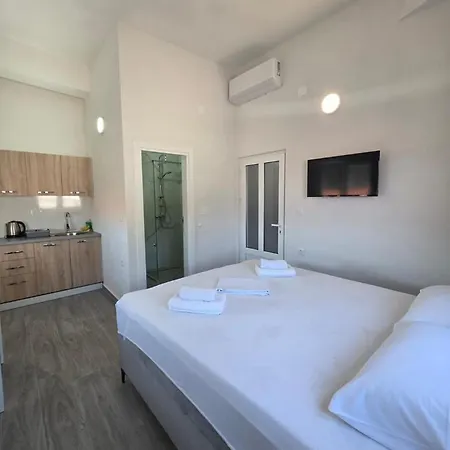 Raguz Sa Privatnom Plazom I Garazom Neum