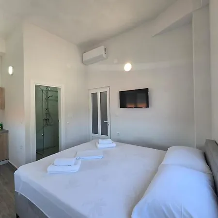 Raguz Sa Privatnom Plazom I Garazom Neum