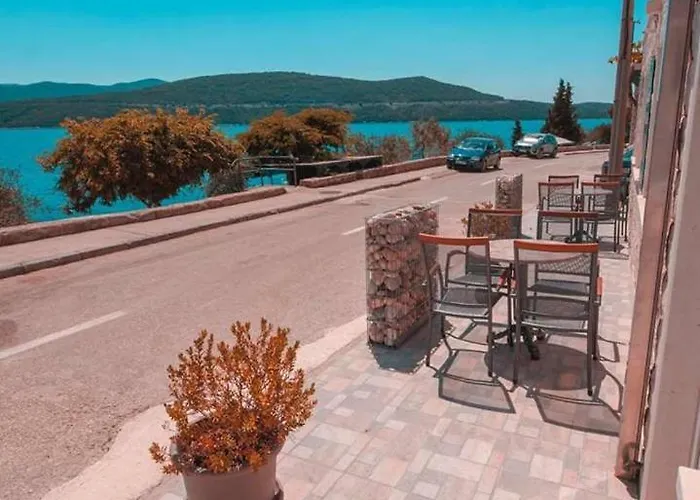 Vendégház Raguz Sa Privatnom Plazom I Garazom Neum