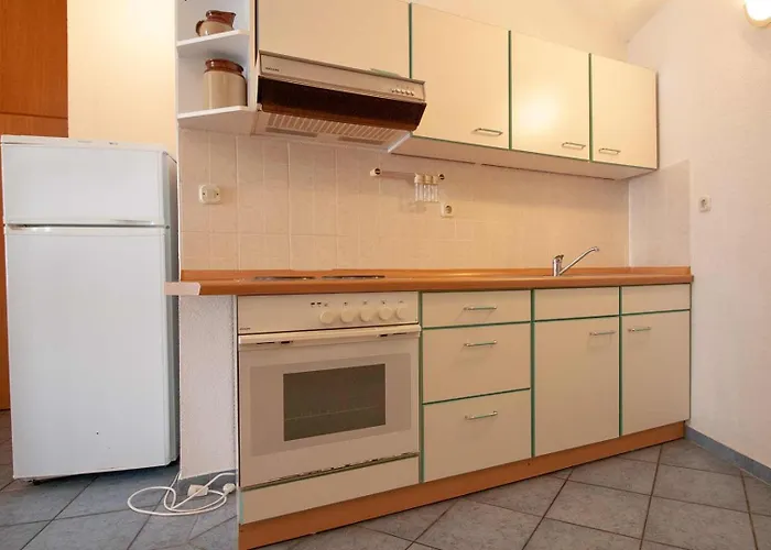 Raguz Sa Privatnom Plazom I Garazom Neum