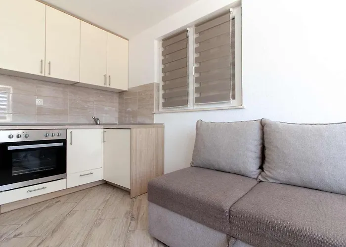 Raguz Sa Privatnom Plazom I Garazom