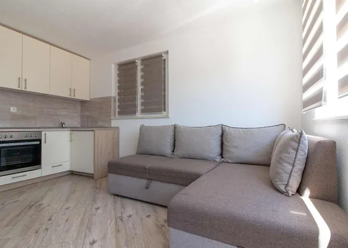 Guest house Raguz Sa Privatnom Plazom I Garazom