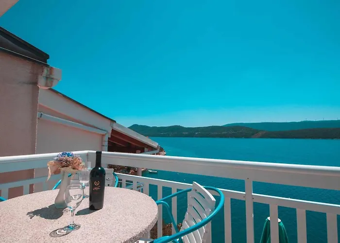 Raguz Sa Privatnom Plazom I Garazom Neum