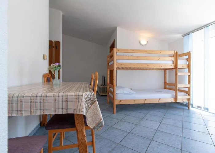 Guest house Raguz Sa Privatnom Plazom I Garazom