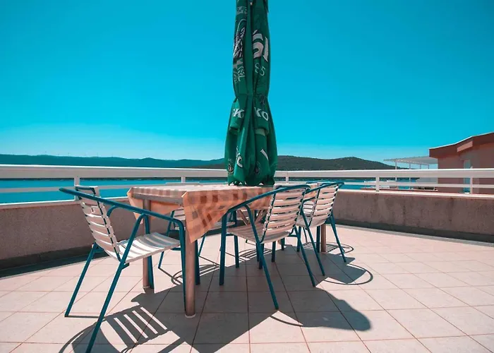 Raguz Sa Privatnom Plazom I Garazom