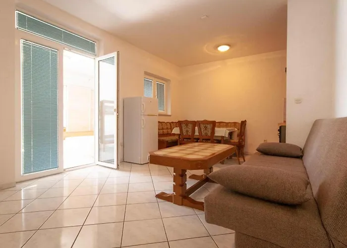 Raguz Sa Privatnom Plazom I Garazom Neum