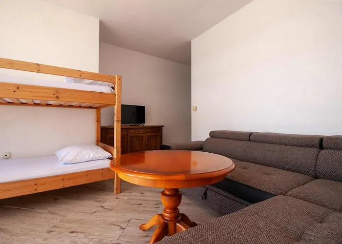 Raguz Sa Privatnom Plazom I Garazom Neum