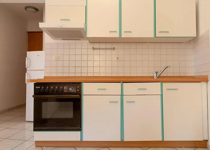 Raguz Sa Privatnom Plazom I Garazom Neum