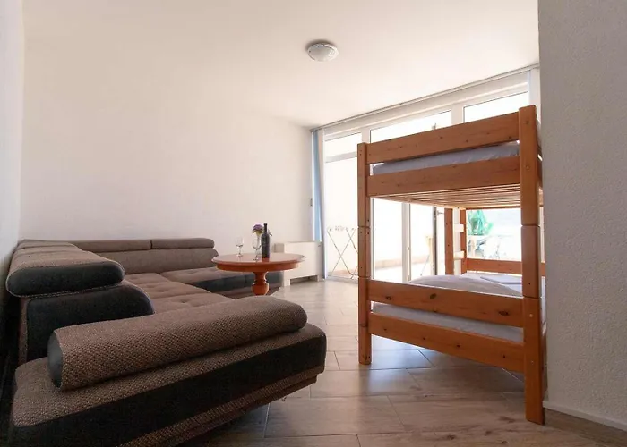 Raguz Sa Privatnom Plazom I Garazom Guest house