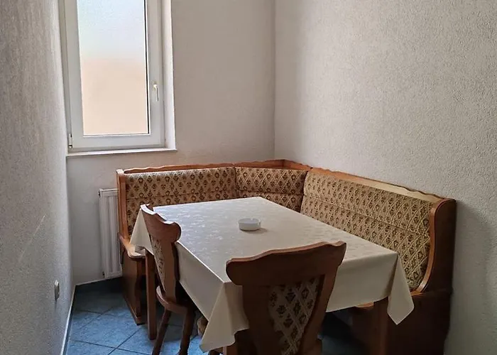 Guest house Raguz Sa Privatnom Plazom I Garazom