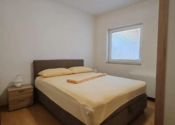 Raguz Sa Privatnom Plazom I Garazom Guest house 3*