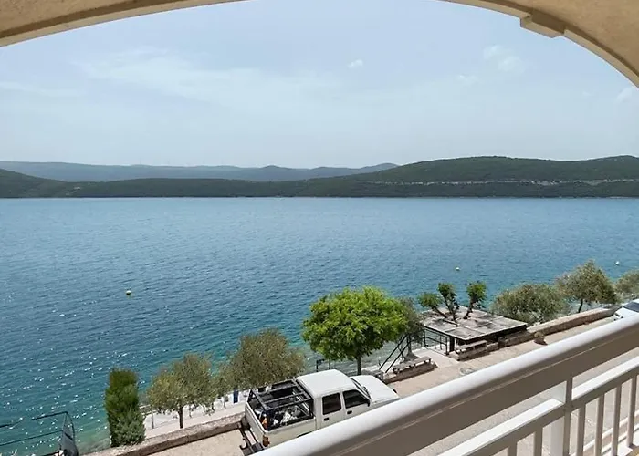 Guest house Raguz Sa Privatnom Plazom I Garazom 3*