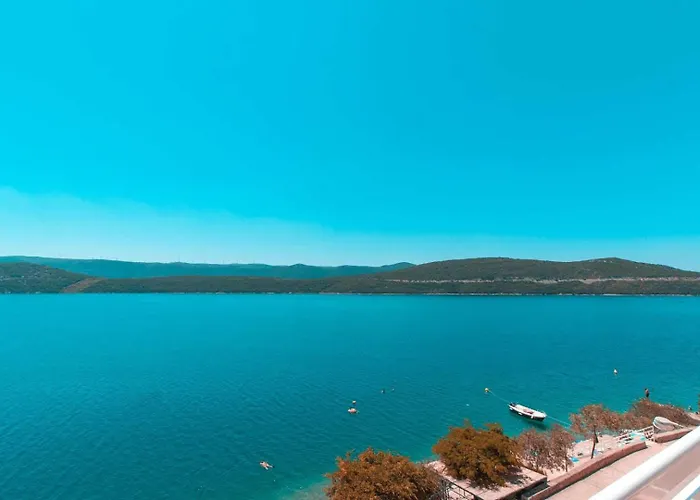 Guest house Raguz Sa Privatnom Plazom I Garazom