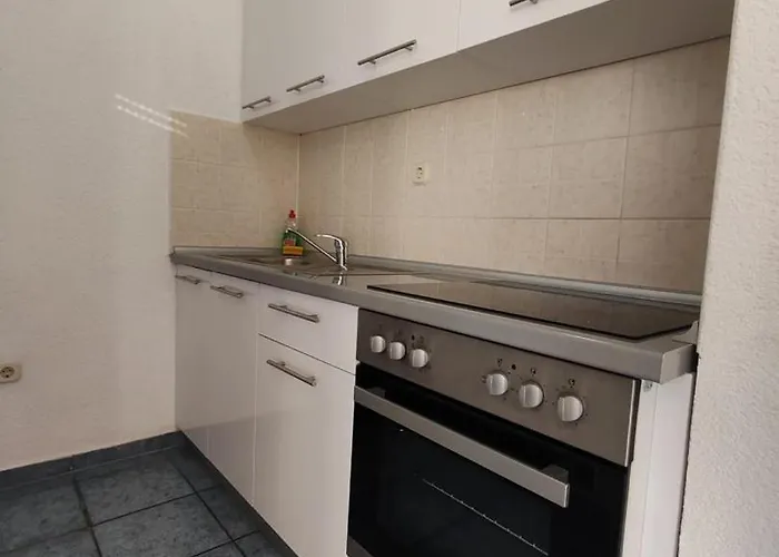 Raguz Sa Privatnom Plazom I Garazom Guest house