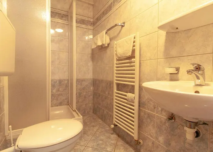 Guest house Raguz Sa Privatnom Plazom I Garazom