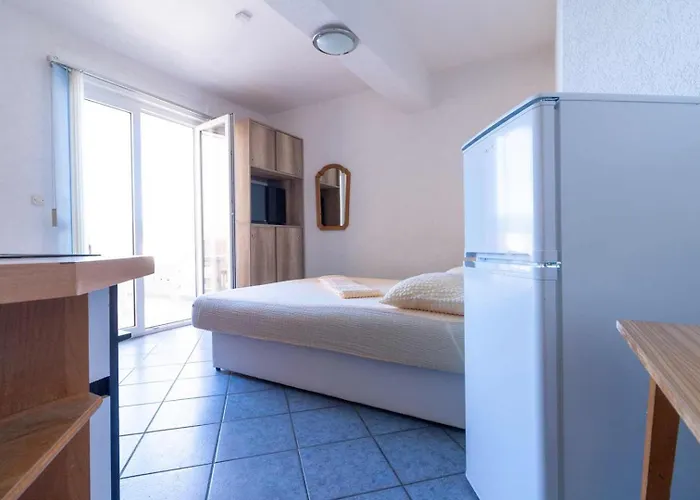 Raguz Sa Privatnom Plazom I Garazom Guest house 3*