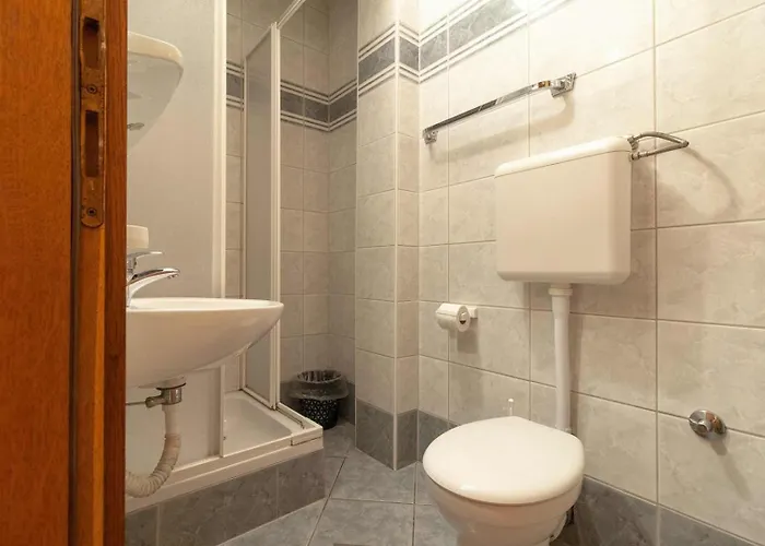 Guest house Raguz Sa Privatnom Plazom I Garazom Neum