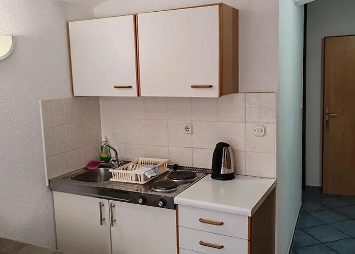 Raguz Sa Privatnom Plazom I Garazom Neum